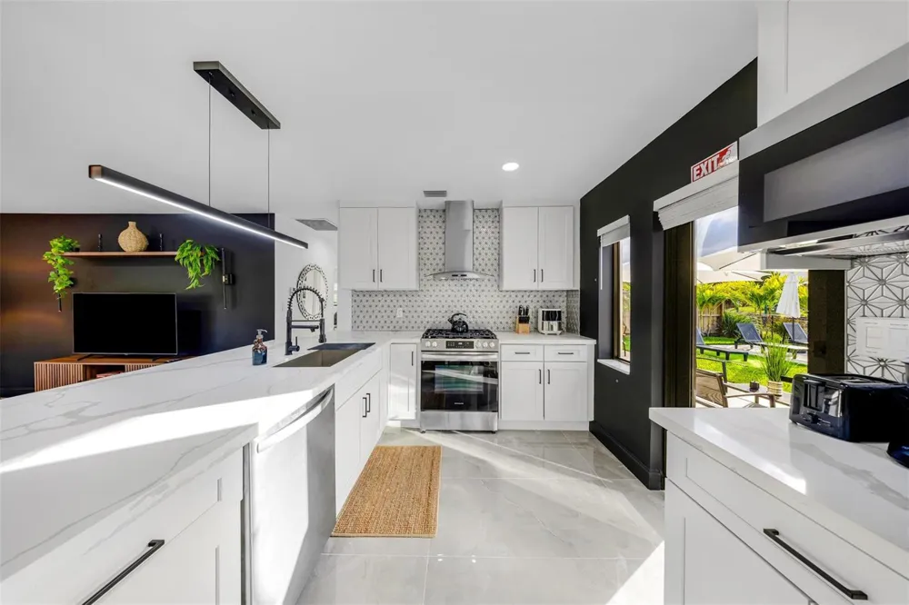2925 NE 1ST AVENUE Wilton Manors, FL 33334