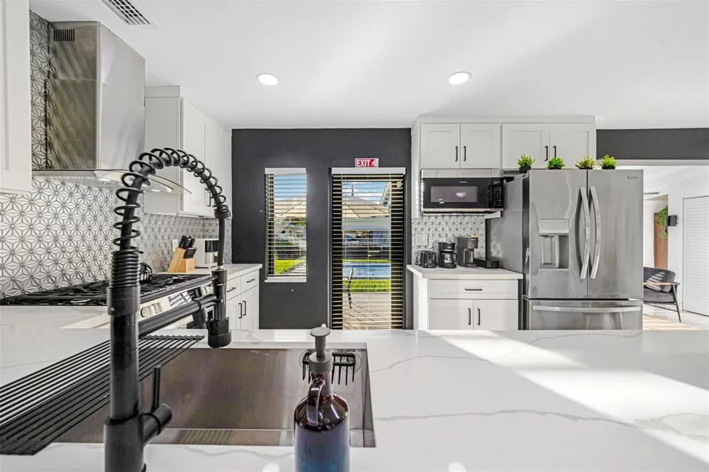 2925 NE 1ST AVENUE Wilton Manors, FL 33334