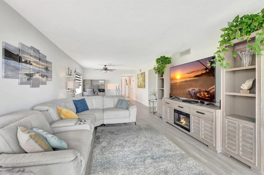 13865 Royal Palm Court Delray Beach, FL 33484