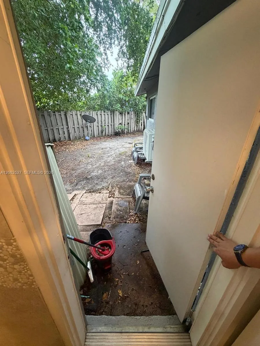 1100 NE 18th Ct #1-8 Fort Lauderdale, FL 33305