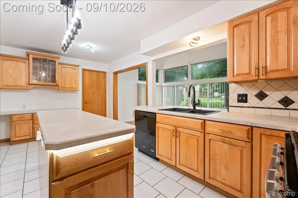 2196 Willow Leaf Drive Rochester Hills City, MI 48309