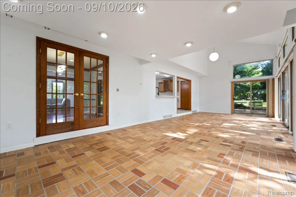 2196 Willow Leaf Drive Rochester Hills City, MI 48309