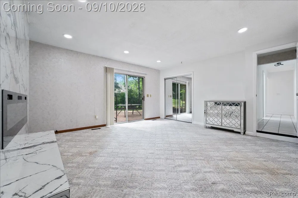 2196 Willow Leaf Drive Rochester Hills City, MI 48309