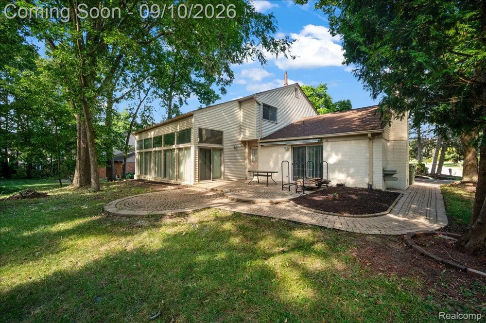 2196 Willow Leaf Drive Rochester Hills City, MI 48309