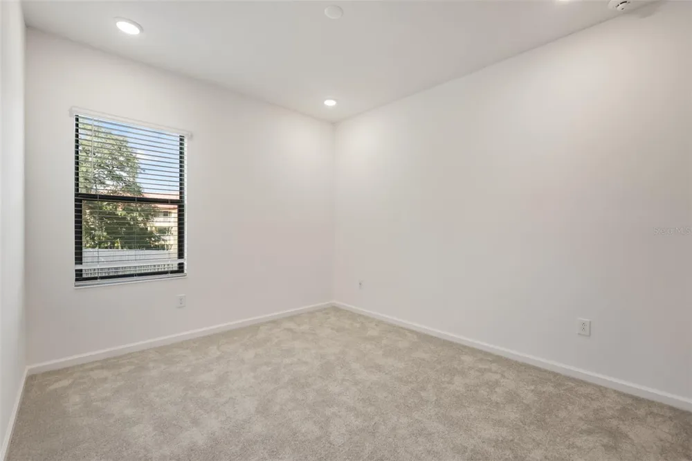 5821 HIGH SEAS DRIVE Orlando, FL 32821