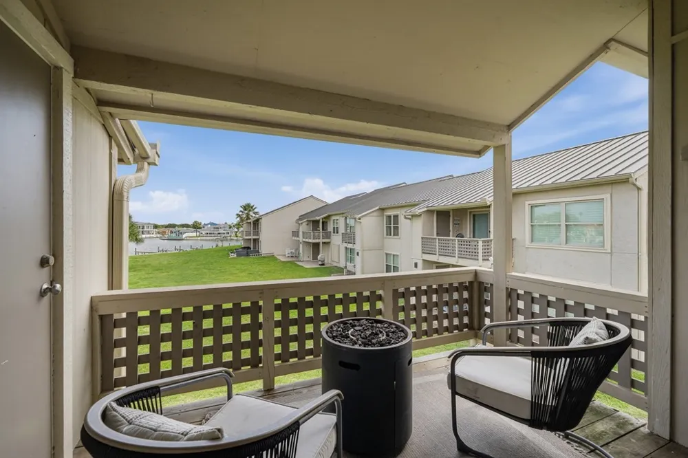 2412 Bayhouse Drive #2412 Rockport, TX 78382