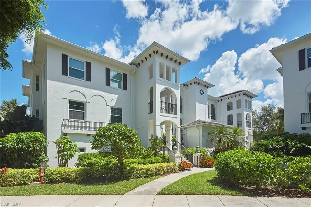 740 Bentwater Circle #101 Naples, FL 34108