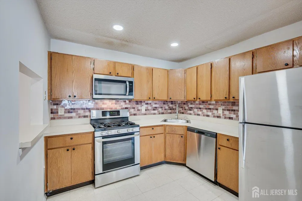 349 Lancaster Court Piscataway, NJ 08854