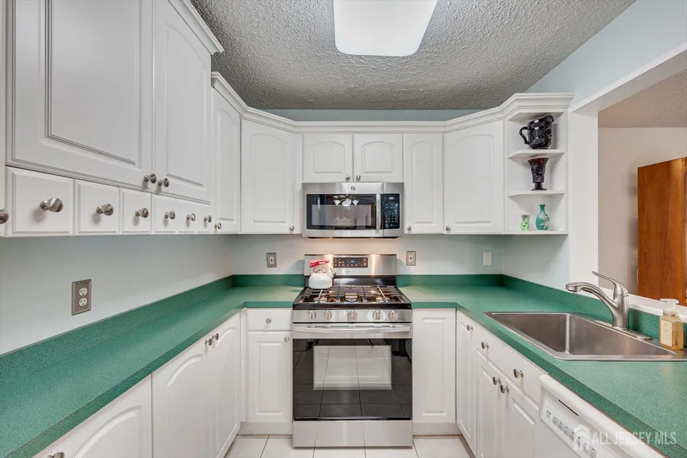 1801 Bayhead Drive Sayreville, NJ 08859