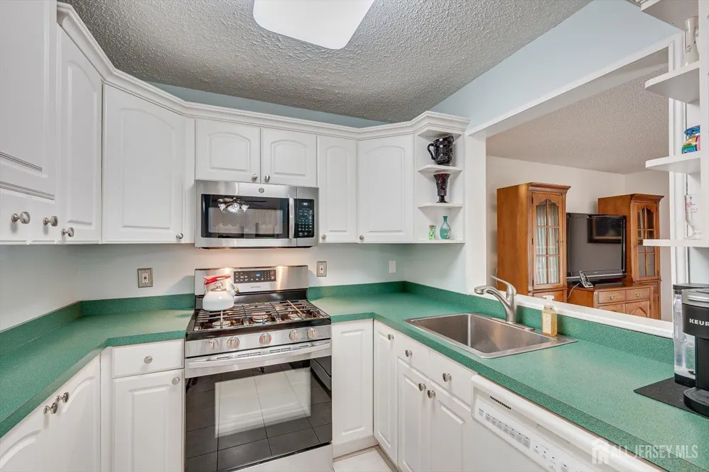 1801 Bayhead Drive Sayreville, NJ 08859