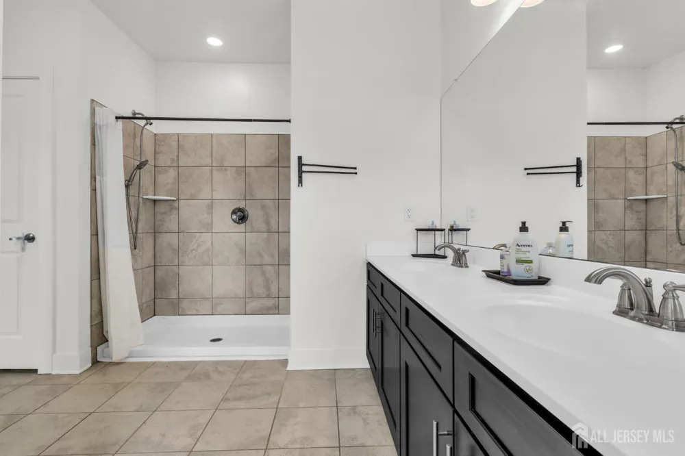 637 Marion Lane Monroe, NJ 08831