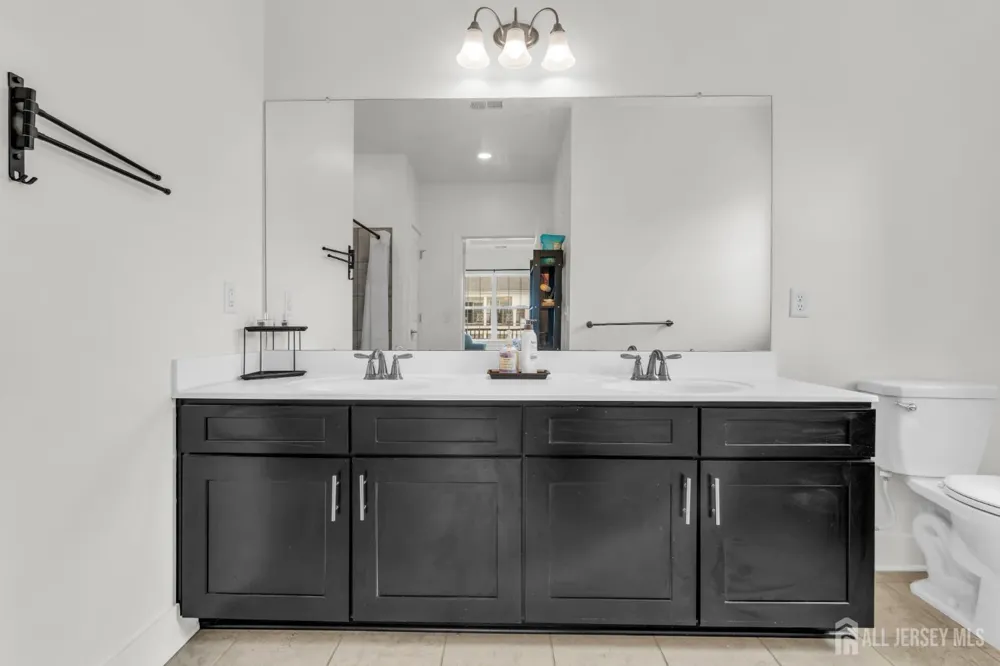 637 Marion Lane Monroe, NJ 08831