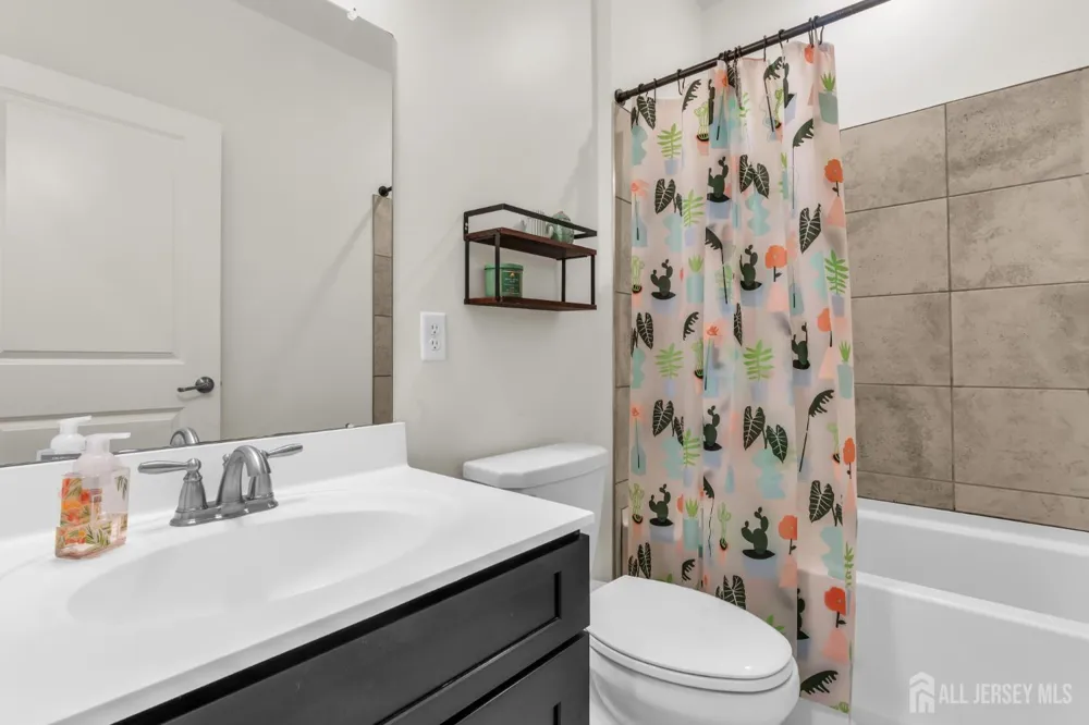 637 Marion Lane Monroe, NJ 08831