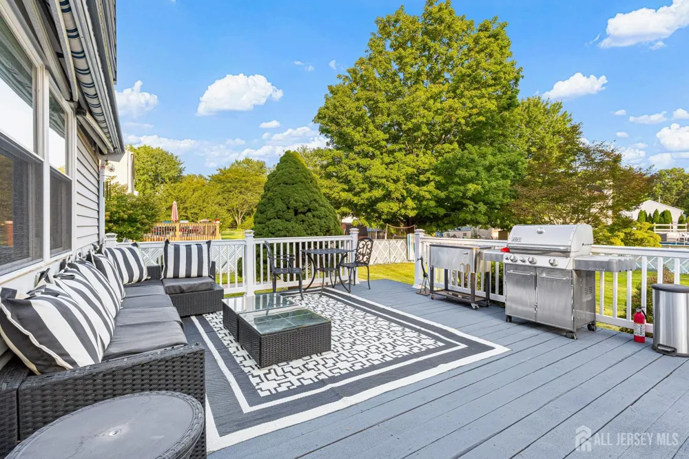 907 Mer-edinburg Road Hamilton, NJ 08690