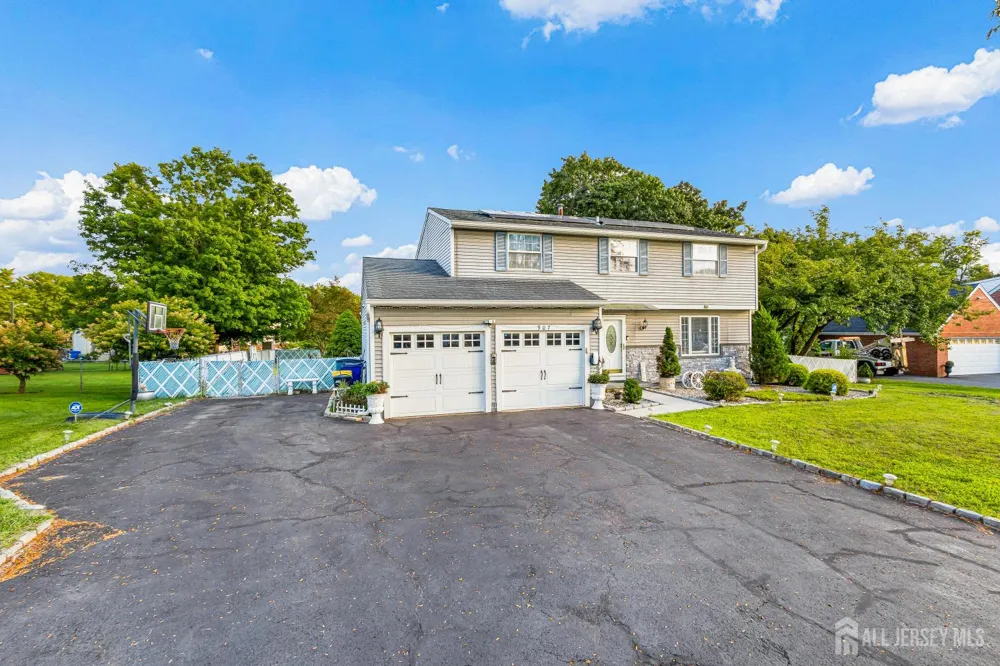 907 Mer-edinburg Road Hamilton, NJ 08690