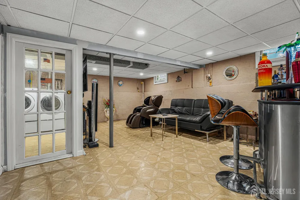 907 Mer-edinburg Road Hamilton, NJ 08690