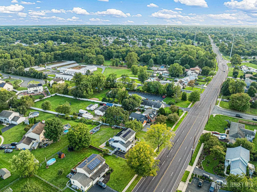 907 Mer-edinburg Road Hamilton, NJ 08690