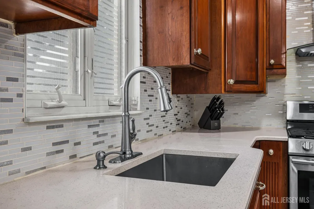 907 Mer-edinburg Road Hamilton, NJ 08690