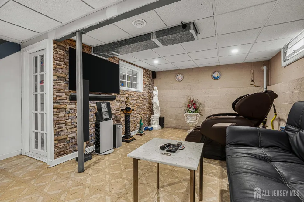 907 Mer-edinburg Road Hamilton, NJ 08690