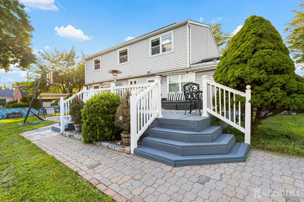 907 Mer-edinburg Road Hamilton, NJ 08690