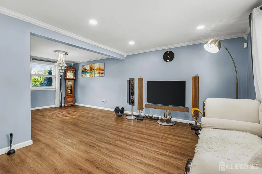 907 Mer-edinburg Road Hamilton, NJ 08690