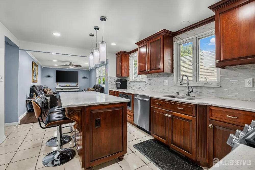 907 Mer-edinburg Road Hamilton, NJ 08690