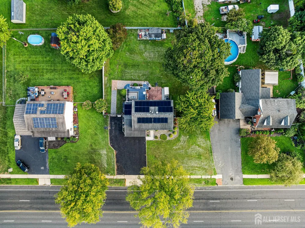 907 Mer-edinburg Road Hamilton, NJ 08690