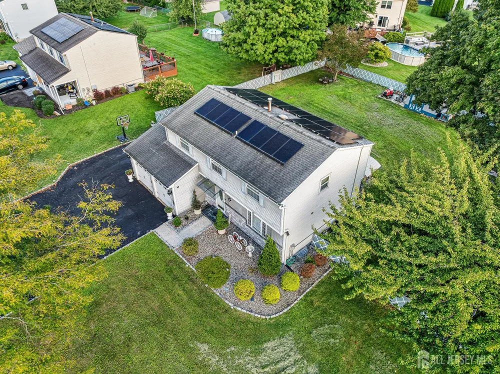 907 Mer-edinburg Road Hamilton, NJ 08690