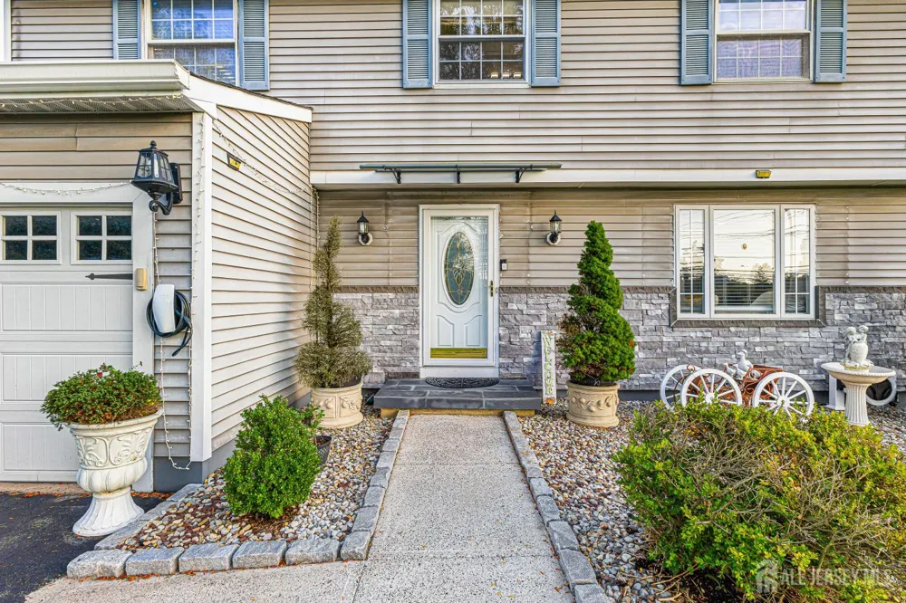 907 Mer-edinburg Road Hamilton, NJ 08690