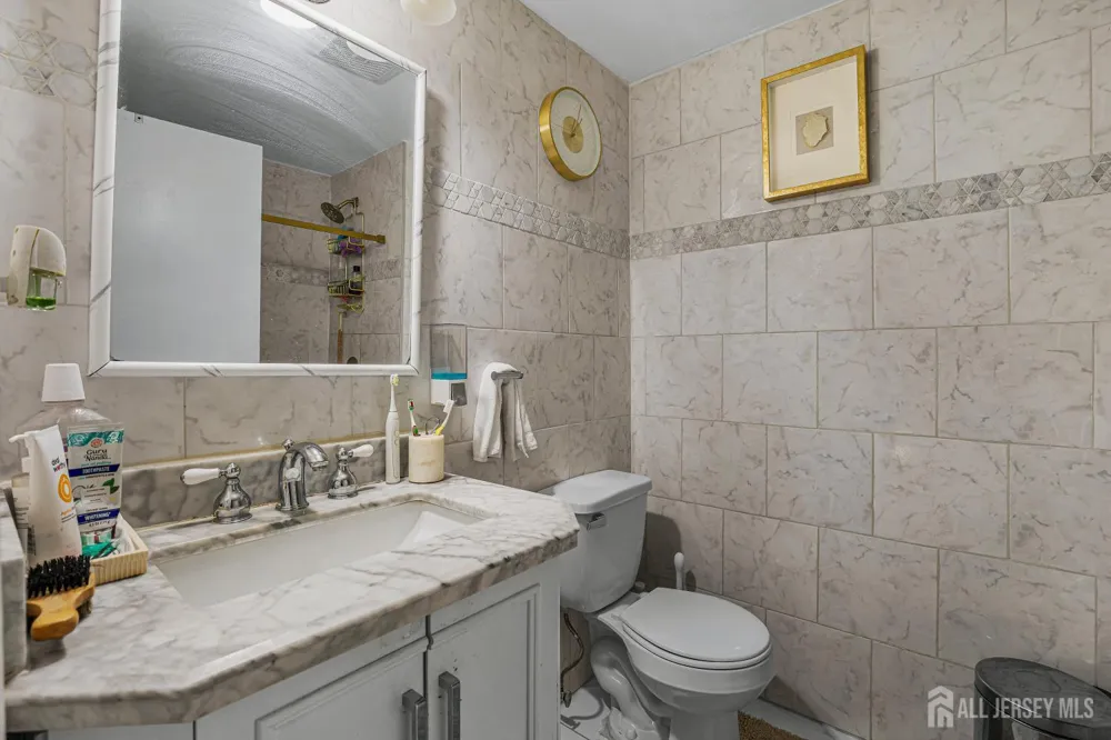 907 Mer-edinburg Road Hamilton, NJ 08690