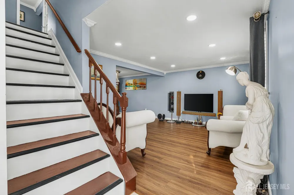 907 Mer-edinburg Road Hamilton, NJ 08690