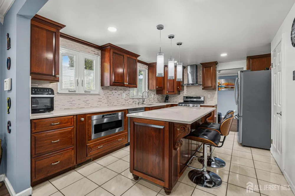 907 Mer-edinburg Road Hamilton, NJ 08690