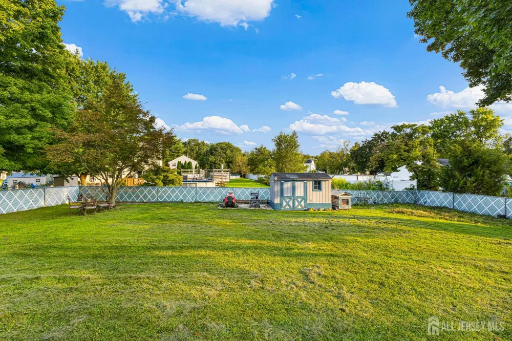907 Mer-edinburg Road Hamilton, NJ 08690