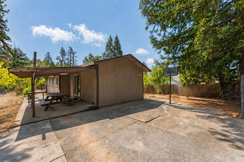 1471 Harrah Place Willits, CA 95490