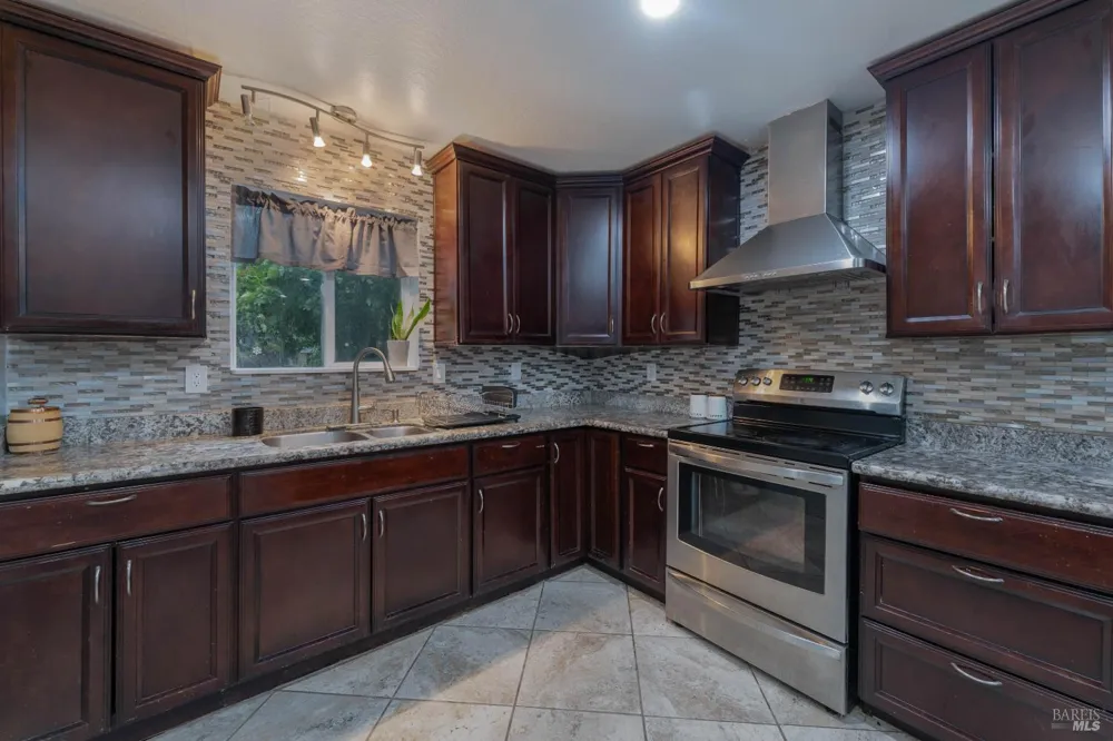 1471 Harrah Place Willits, CA 95490