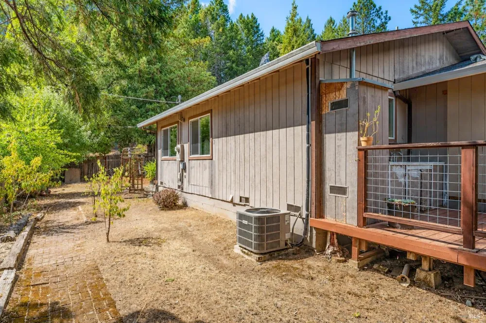 1471 Harrah Place Willits, CA 95490