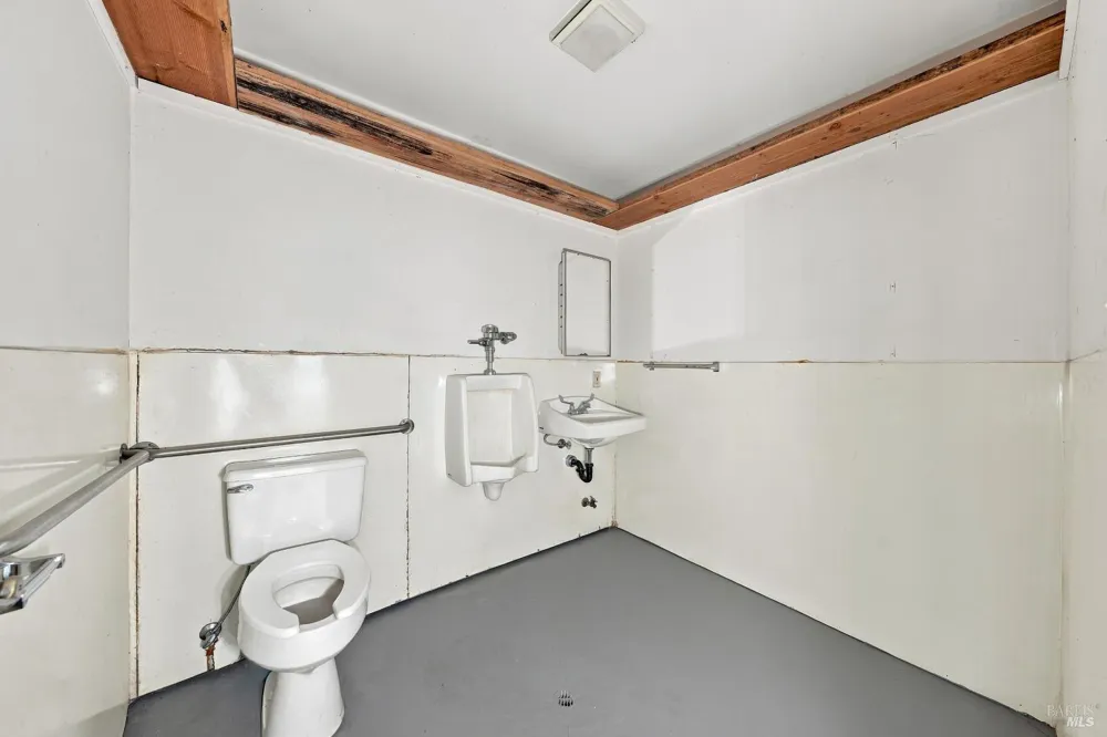 5147 W State Highway 20 Highway Upper Lake, CA 95485