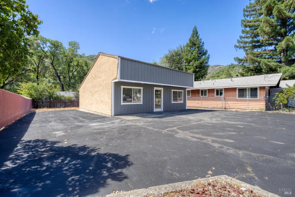 5147 W State Highway 20 Highway Upper Lake, CA 95485