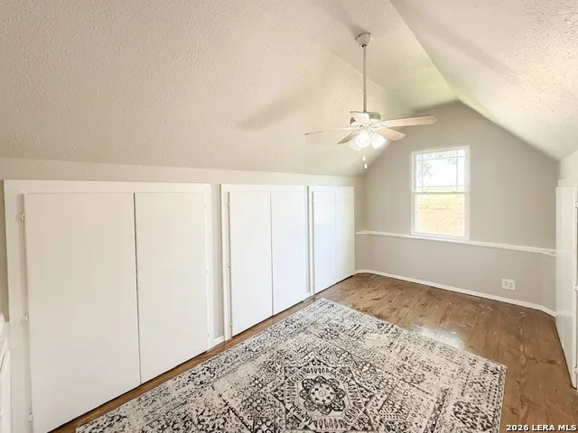 901 ZIG ZAG AVE Devine, TX 78016
