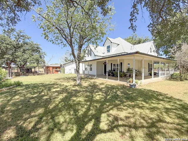 901 ZIG ZAG AVE Devine, TX 78016