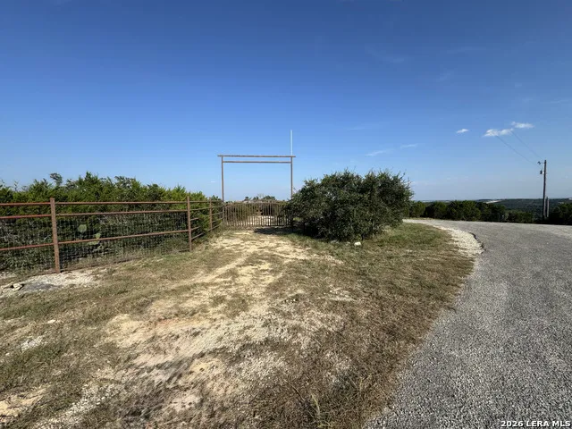 1423 County Road 2744 Mico, TX 78056