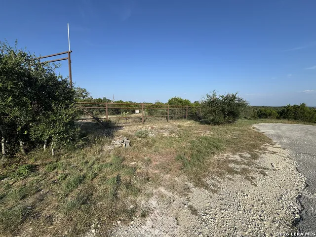 1423 County Road 2744 Mico, TX 78056