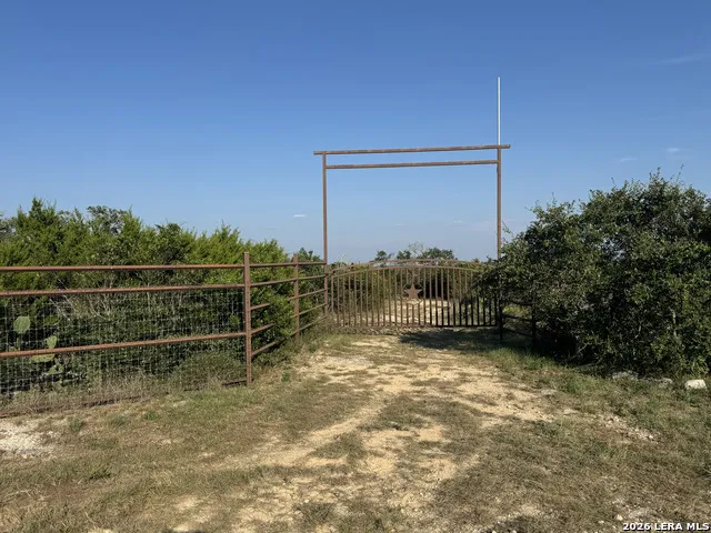 1423 County Road 2744 Mico, TX 78056
