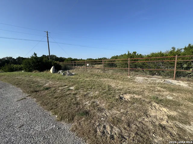 1423 County Road 2744 Mico, TX 78056