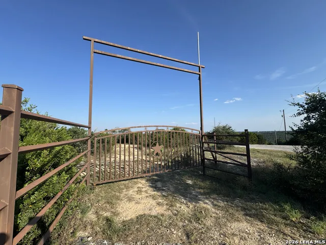 1423 County Road 2744 Mico, TX 78056