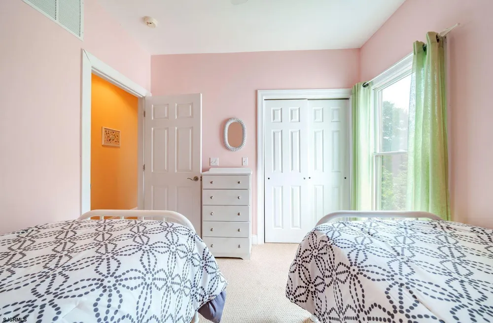 17 Ocean Ave Ocean City, NJ 08226