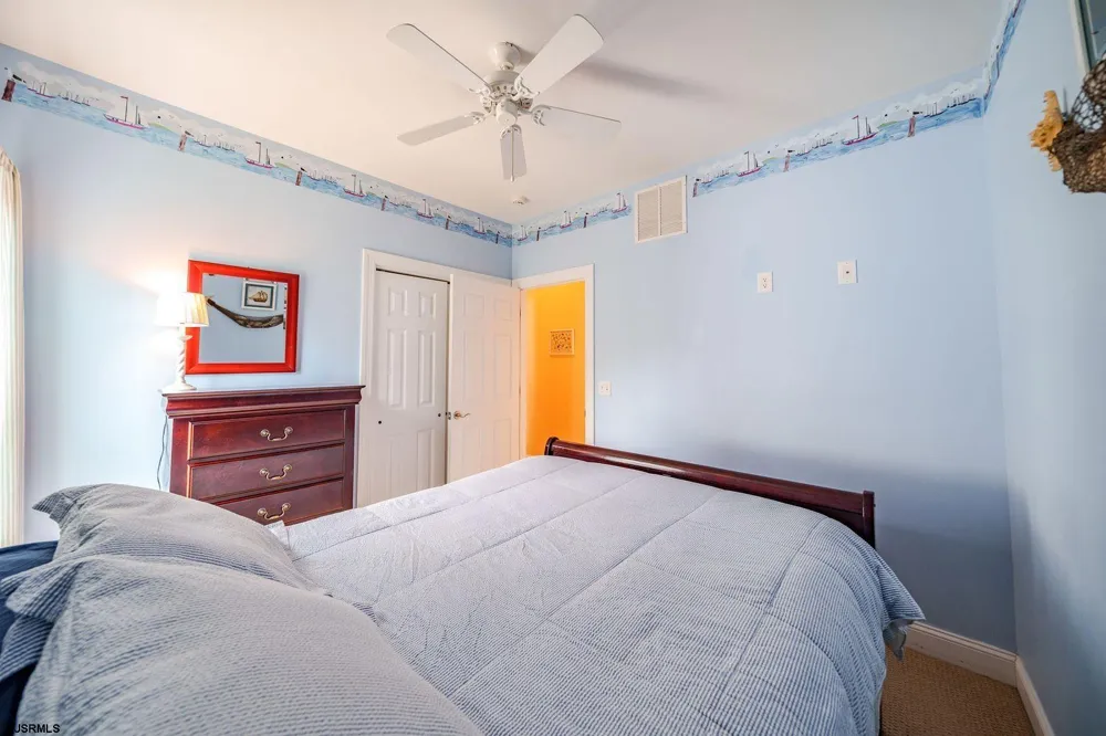17 Ocean Ave Ocean City, NJ 08226