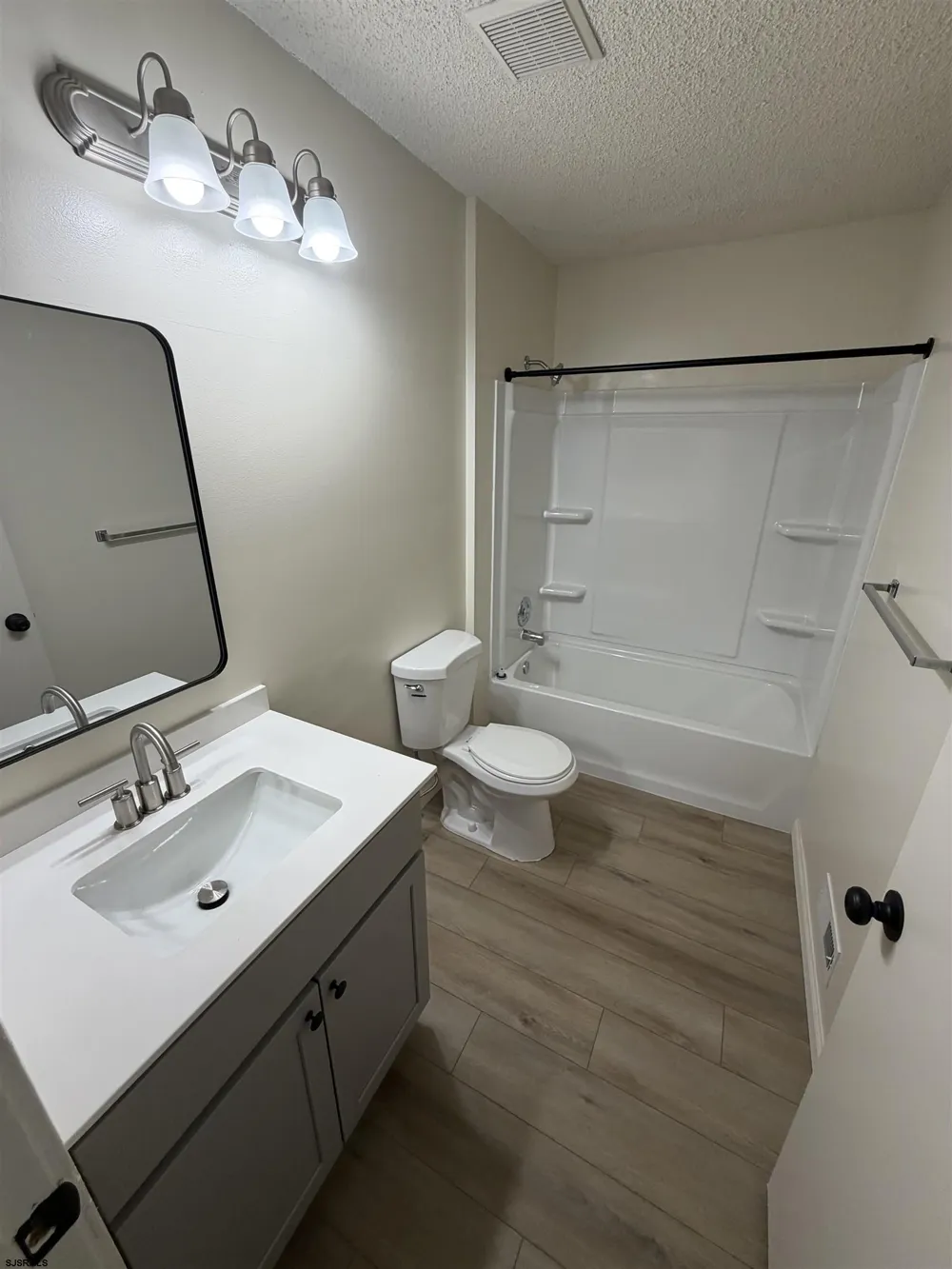 163 Colonial Ct Galloway Township, NJ 08205
