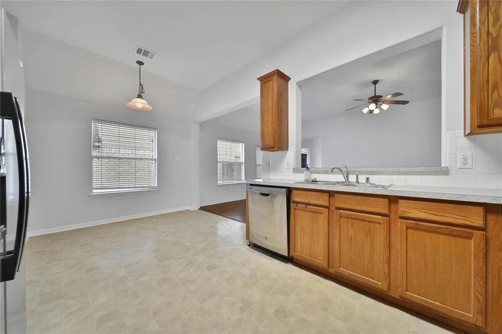 6403 Larrycrest Drive Pearland, TX 77584