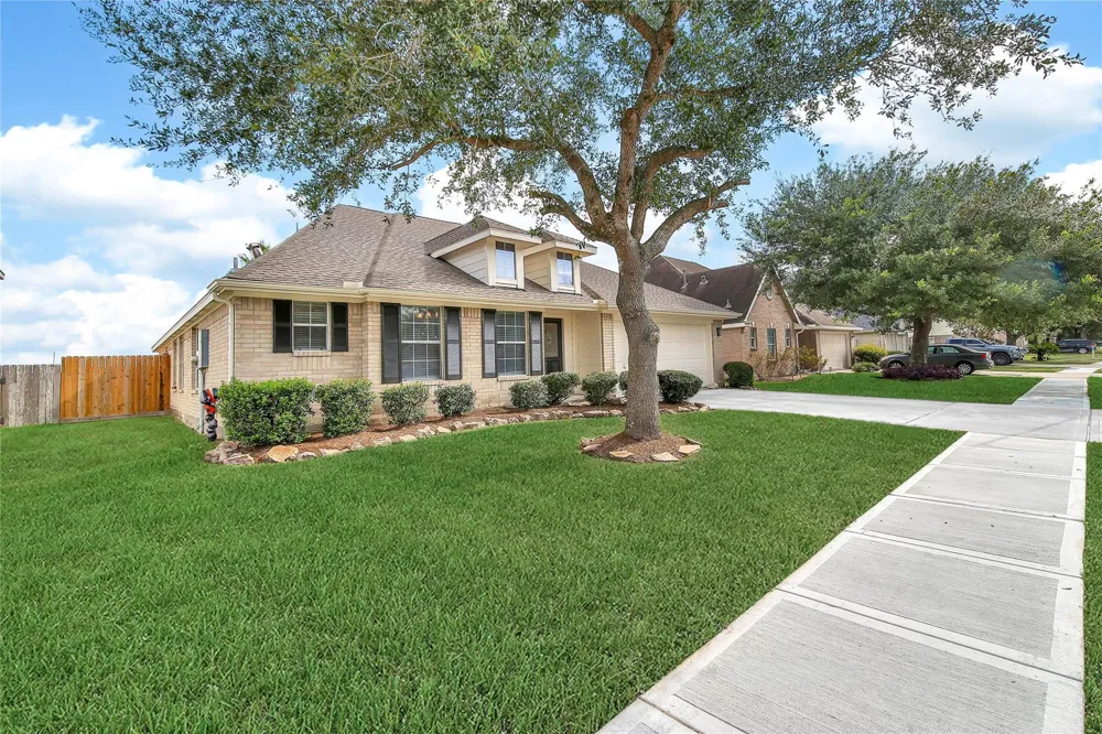 6403 Larrycrest Drive Pearland, TX 77584
